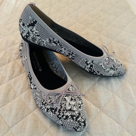 🆕 Vince Camuto Knit Ballet Flat Snakeskin Print, Size 11, Box Included 🐍🖤🤍🩶 - Picture 2 of 10